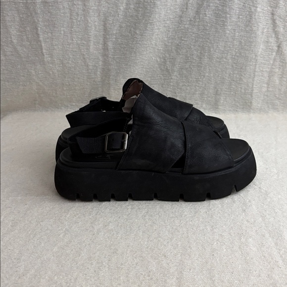 Lofina Chunky Leather Platform Wedge Sandal - Picture 5 of 8